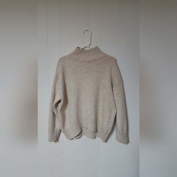 Sweater - Picture 4 of 4